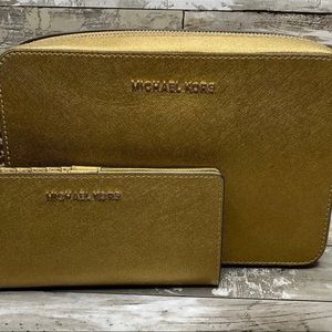 Michael Kors Crossbody with wallet